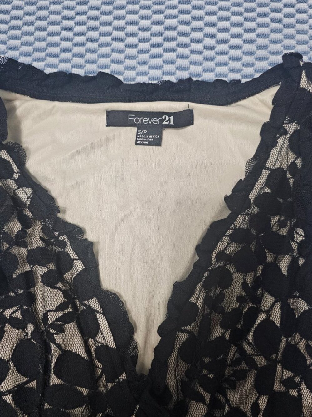 Forever21 Ruffled Sleeveless Black Lace Beige Lining Dress - Size Small - Picture 4 of 6
